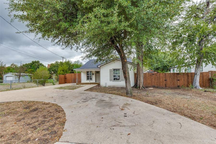 Property photo for 1239 Lonsdale Avenue, Dallas, TX