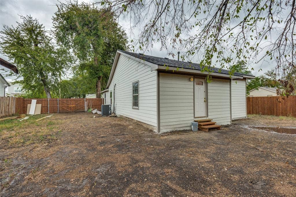 1239 Lonsdale Avenue, Dallas, TX 75217 1239 Lonsdale Avenue, Dallas, TX 75217