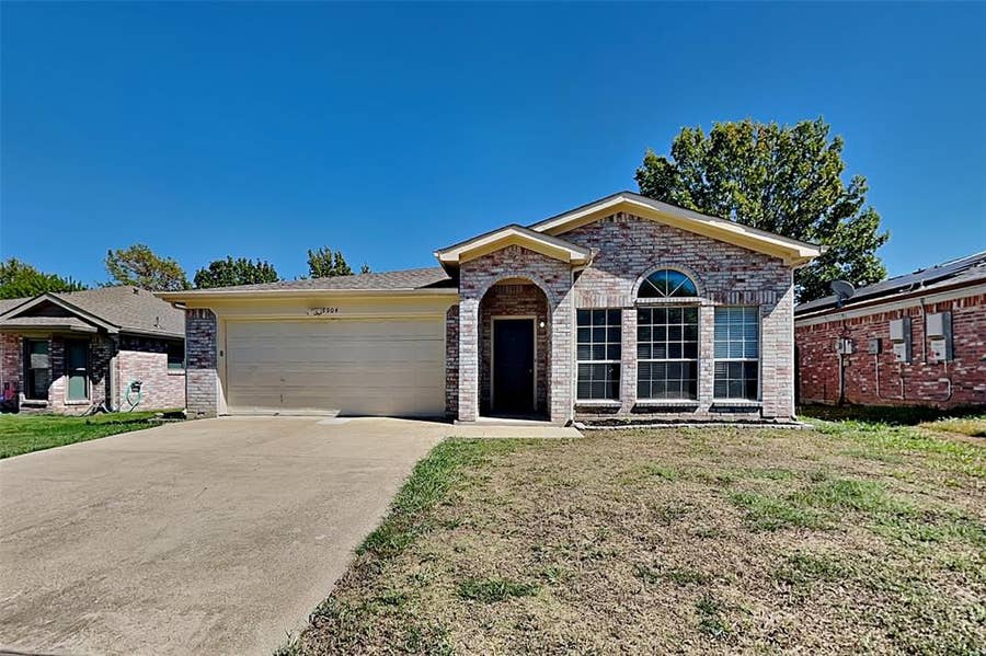 Property photo for 7904 Gardengate Lane, Fort Worth, TX
