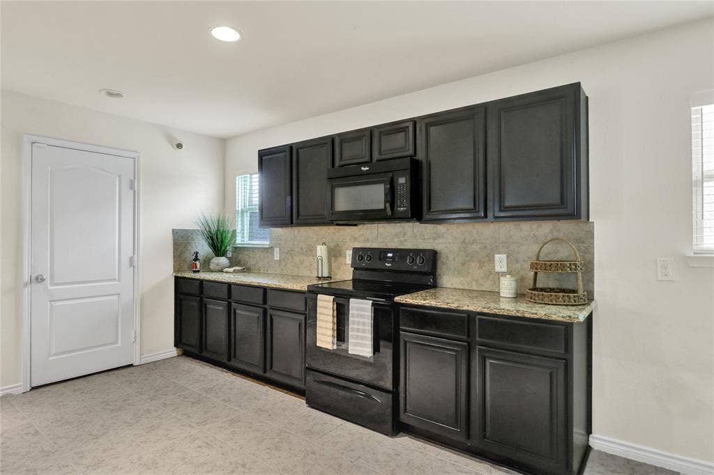 728 Snapdragon Lane, DeSoto, TX 75115 728 Snapdragon Lane, DeSoto, TX 75115