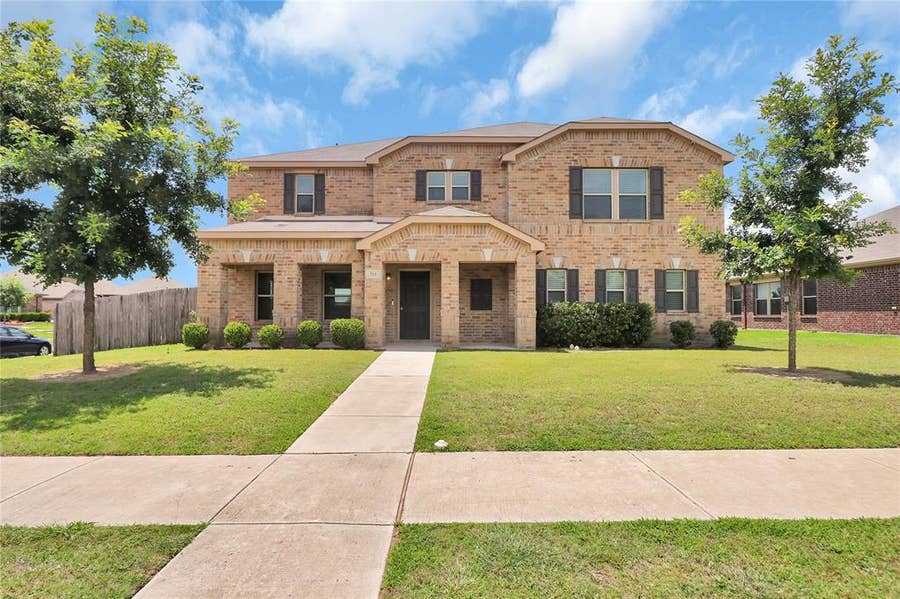 Property photo for 728 Snapdragon Lane, DeSoto, TX