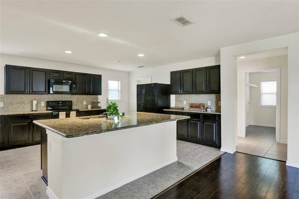 728 Snapdragon Lane, DeSoto, TX 75115 728 Snapdragon Lane, DeSoto, TX 75115