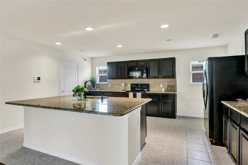 728 Snapdragon Lane, DeSoto, TX 75115 728 Snapdragon Lane, DeSoto, TX 75115