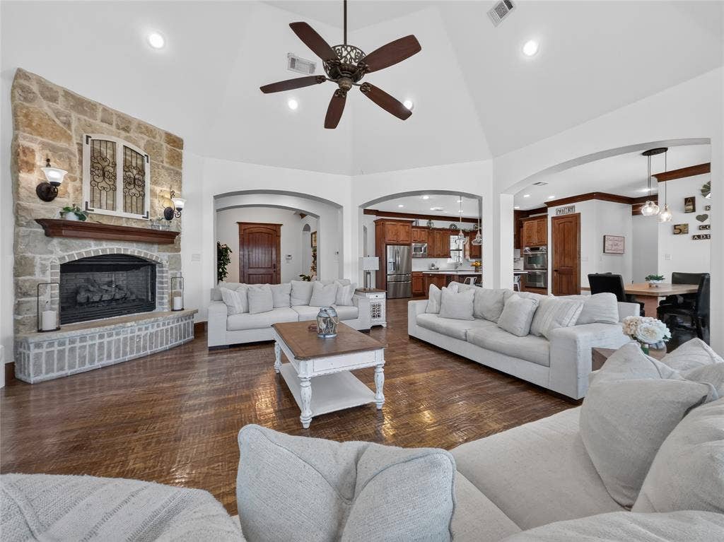 11730 Caddo Creek Drive, Lavon, TX 75166