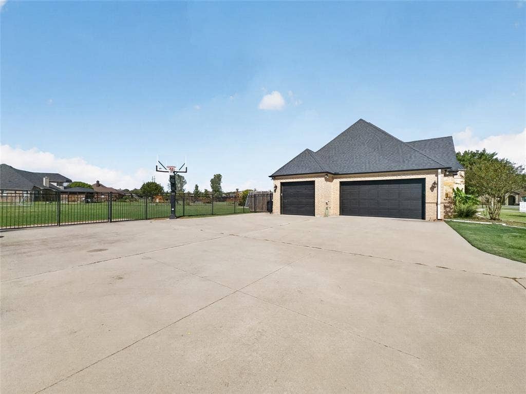 11730 Caddo Creek Drive, Lavon, TX 75166
