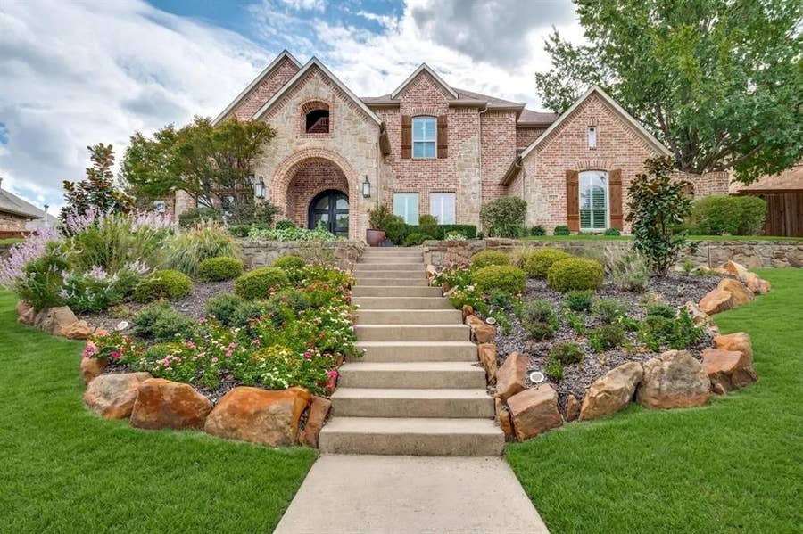 Property photo for 2614 Queen Elizabeth Boulevard, Lewisville, TX