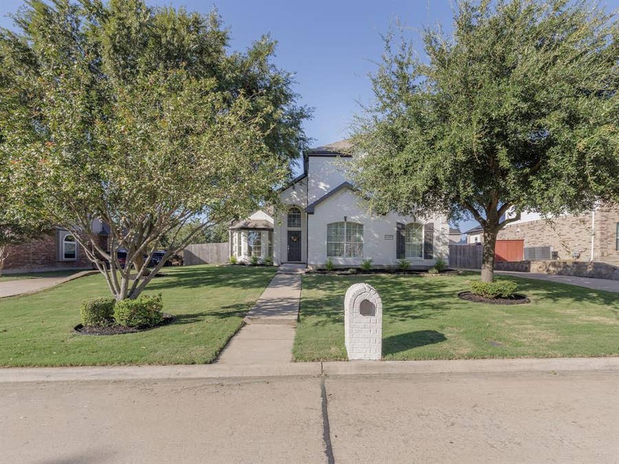 Property photo for 2807 Saint Maria Drive, Mansfield, TX