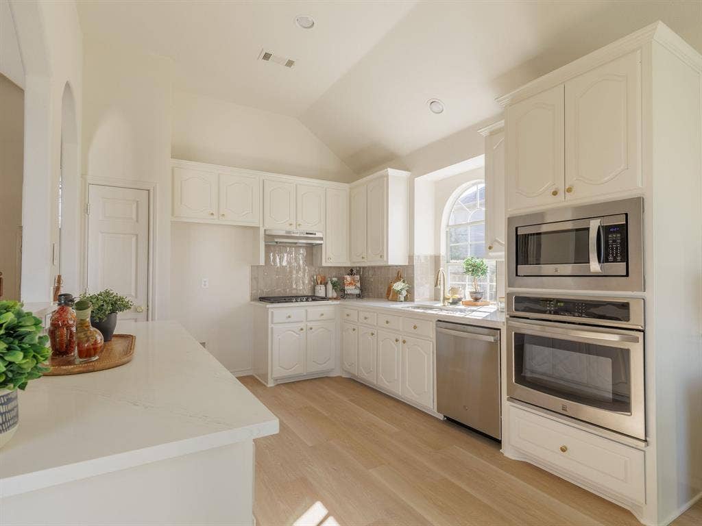 2807 Saint Maria Drive, Mansfield, TX 76063 2807 Saint Maria Drive, Mansfield, TX 76063