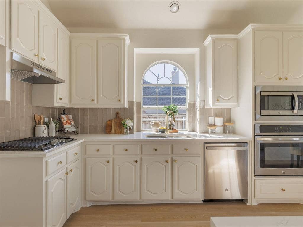 2807 Saint Maria Drive, Mansfield, TX 76063 2807 Saint Maria Drive, Mansfield, TX 76063