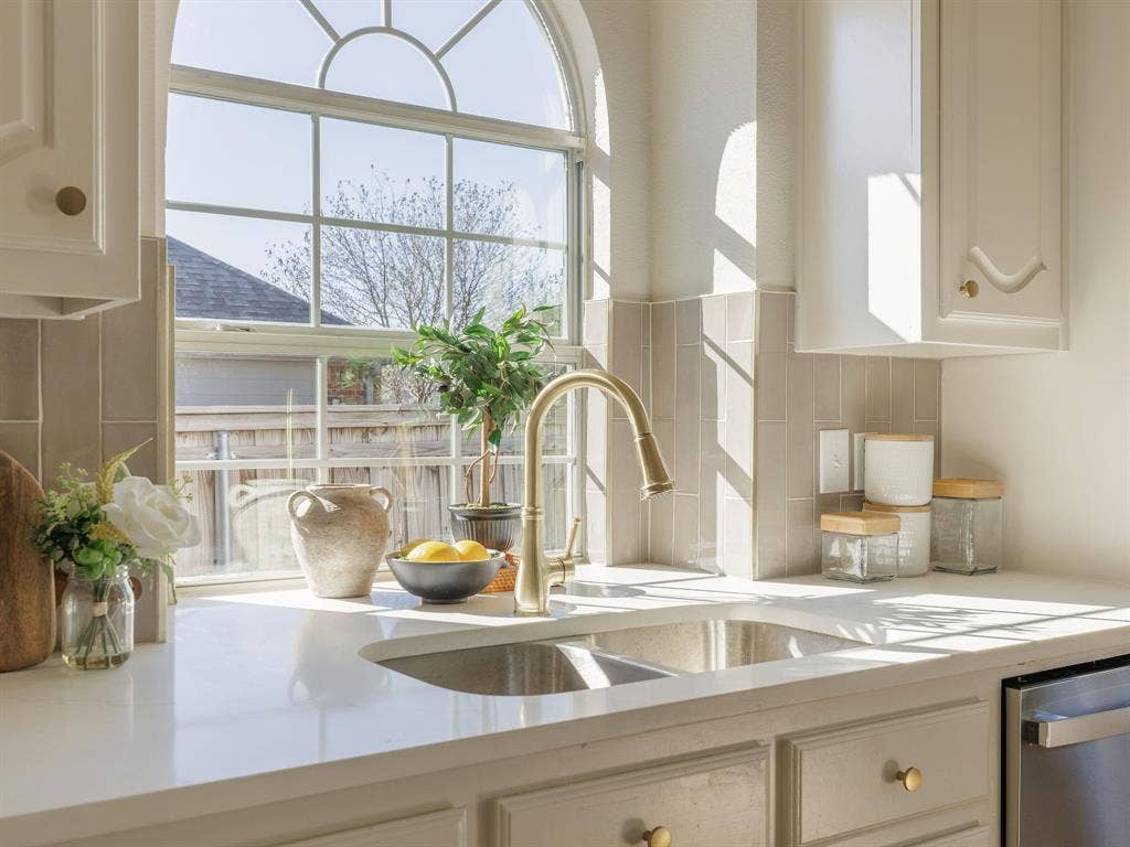 2807 Saint Maria Drive, Mansfield, TX 76063 2807 Saint Maria Drive, Mansfield, TX 76063