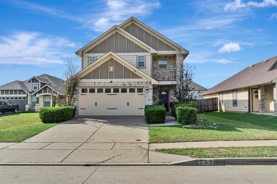 Property photo for 232 Crescent Ridge Drive, Fort Worth, TX