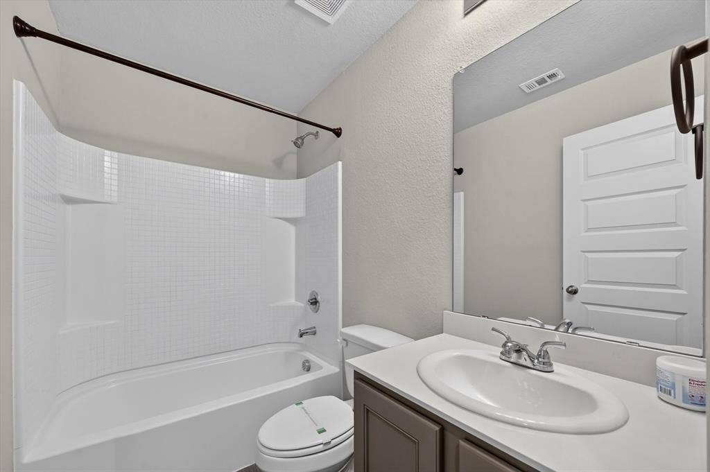 106 N Island Drive, Terrell, TX 75160 106 N Island Drive, Terrell, TX 75160