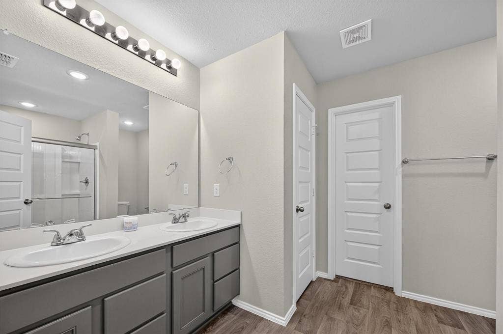106 N Island Drive, Terrell, TX 75160 106 N Island Drive, Terrell, TX 75160