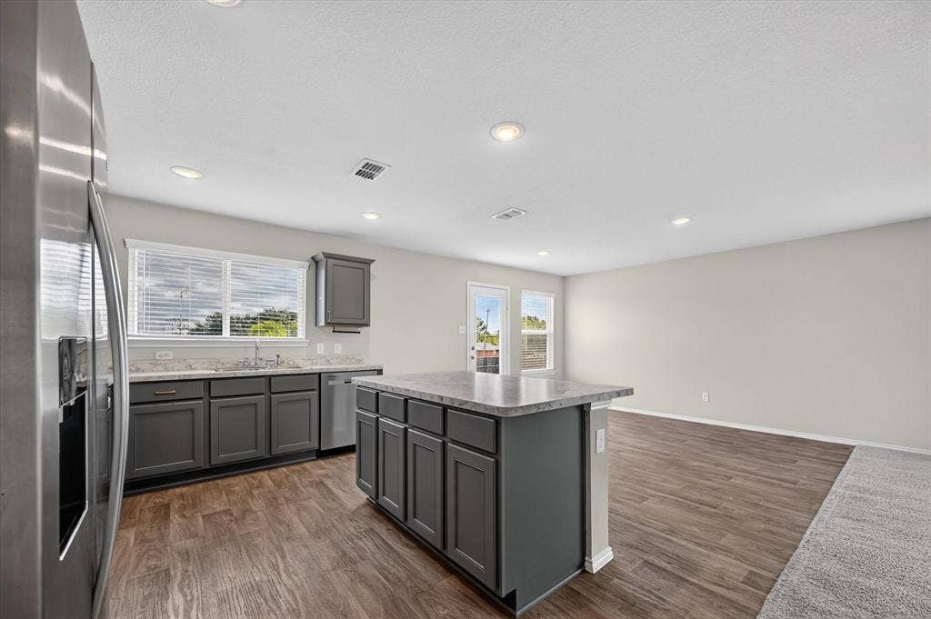 106 N Island Drive, Terrell, TX 75160 106 N Island Drive, Terrell, TX 75160