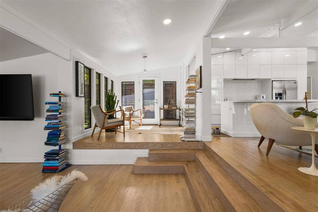 9745 Wisterwood Drive, Dallas, TX 75238 9745 Wisterwood Drive, Dallas, TX 75238