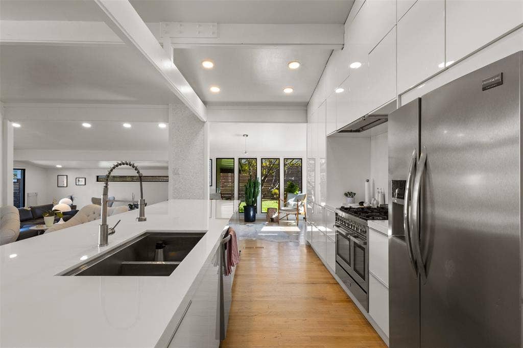 9745 Wisterwood Drive, Dallas, TX 75238 9745 Wisterwood Drive, Dallas, TX 75238