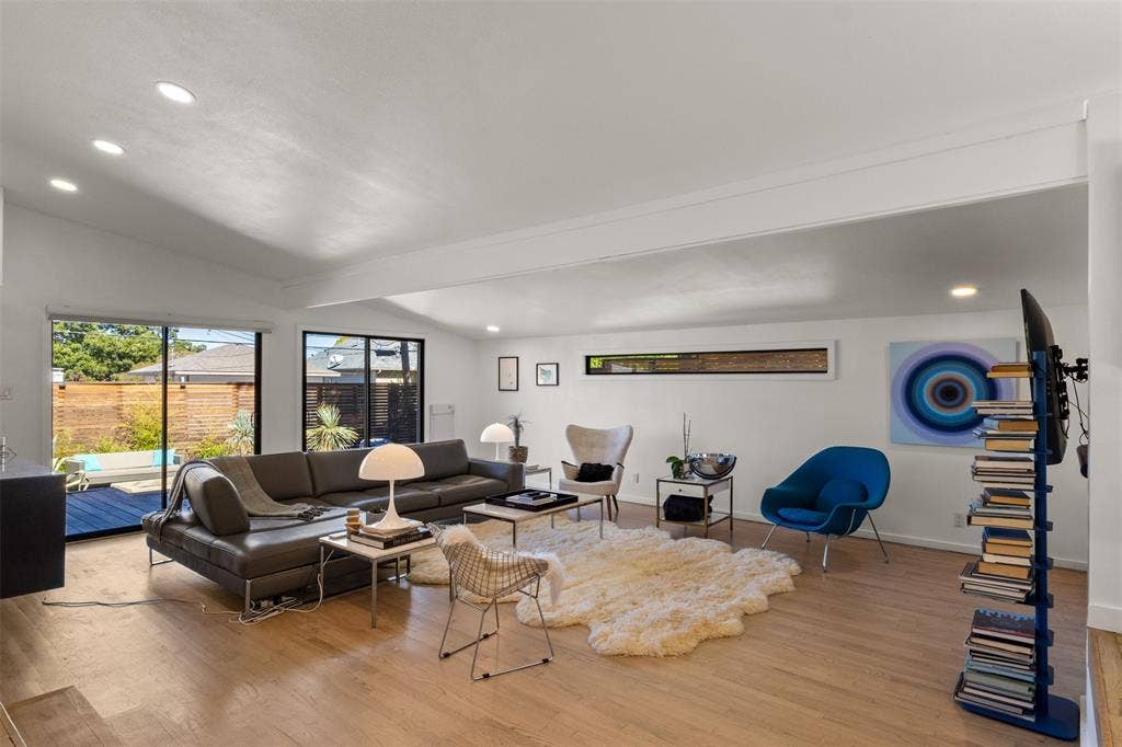 9745 Wisterwood Drive, Dallas, TX 75238 9745 Wisterwood Drive, Dallas, TX 75238