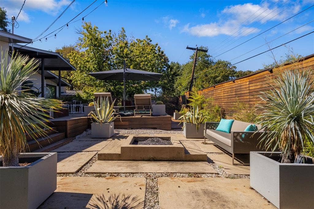9745 Wisterwood Drive, Dallas, TX 75238 Fire Pit