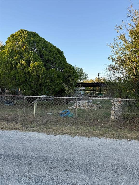 Property photo for 802 W Elm Street, Dublin, TX