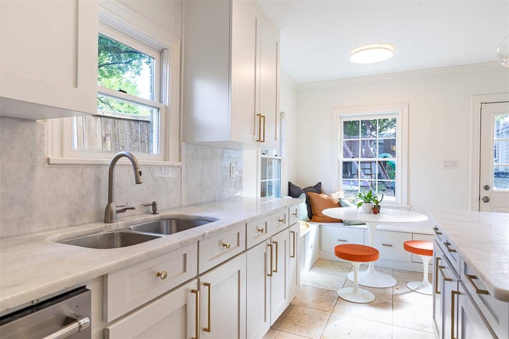 Durable and handsome stainless steel appliances are equal to the task of looking good and getting the job done when it comes to all the work done in a home's kitchen.