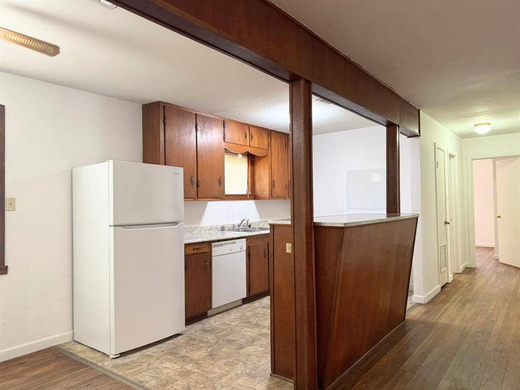 204 E 6th Street, Tolar, TX 76476 204 E 6th Street, Tolar, TX 76476