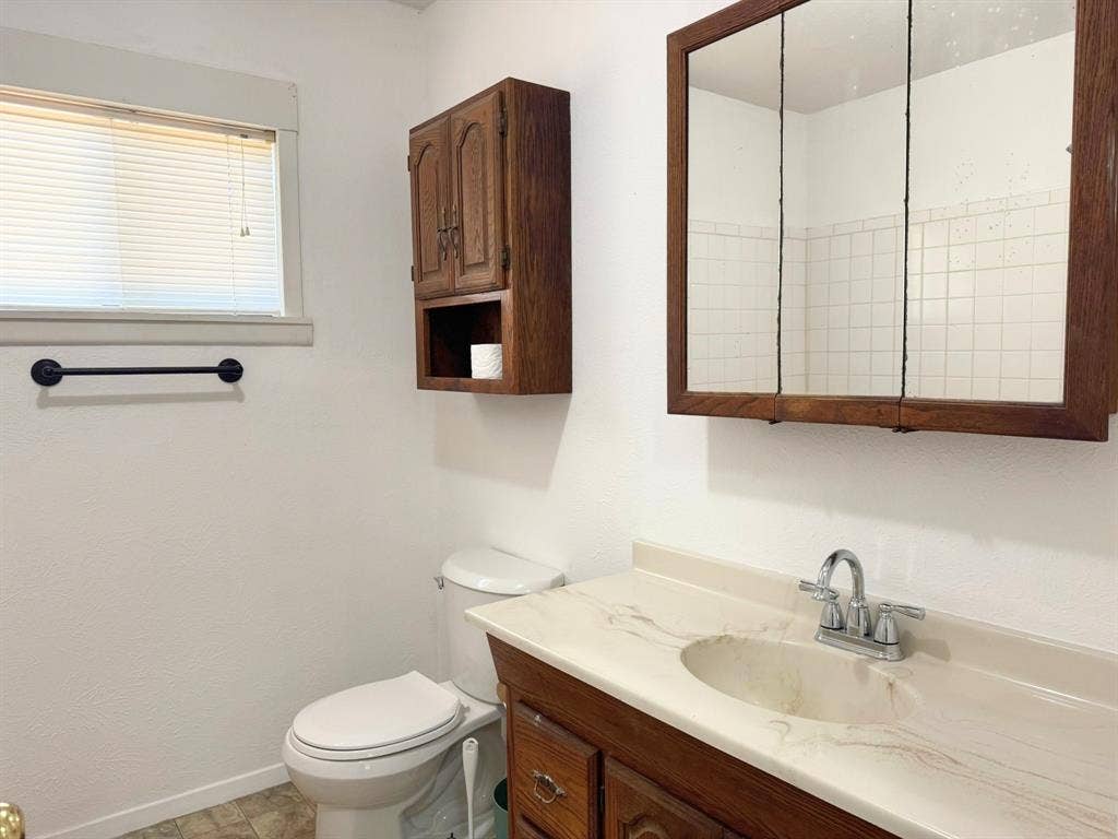 204 E 6th Street, Tolar, TX 76476 204 E 6th Street, Tolar, TX 76476