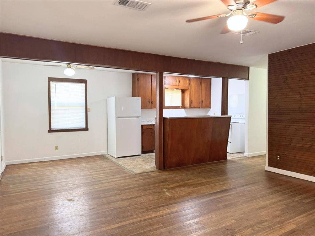 204 E 6th Street, Tolar, TX 76476 204 E 6th Street, Tolar, TX 76476