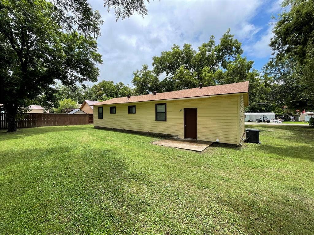 204 E 6th Street, Tolar, TX 76476 Back of the house