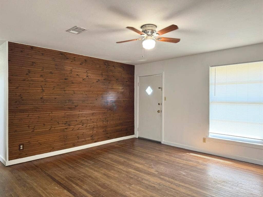 204 E 6th Street, Tolar, TX 76476 204 E 6th Street, Tolar, TX 76476