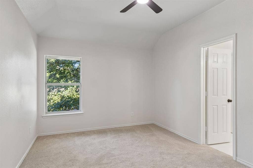 1961 Random Oaks Drive, Rockwall, TX 75087 upstairs bedroom