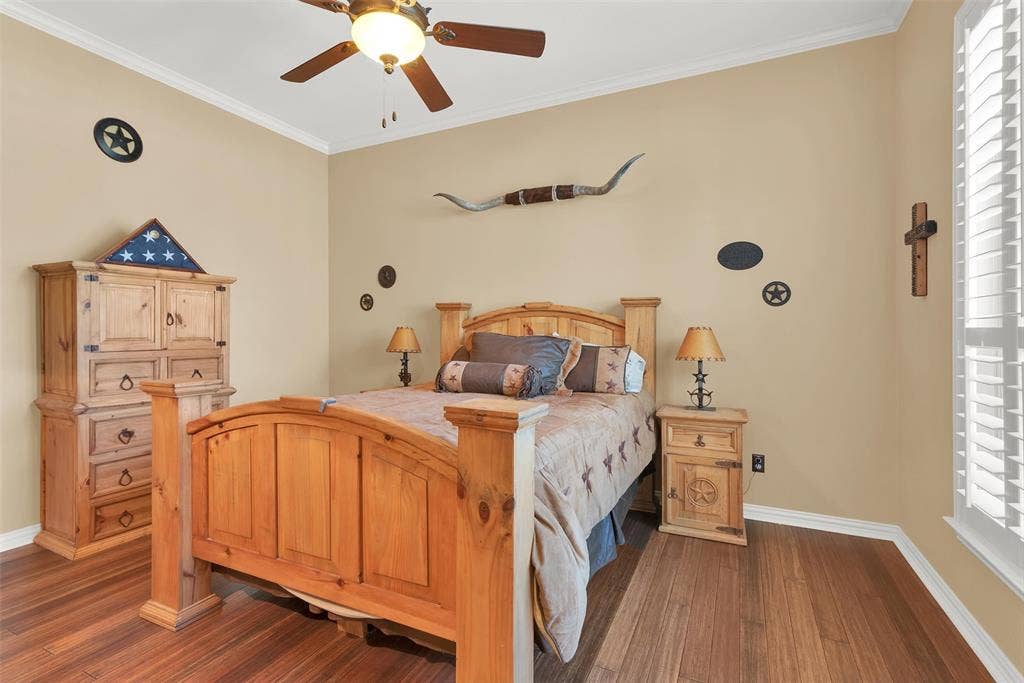 Guest bedroom