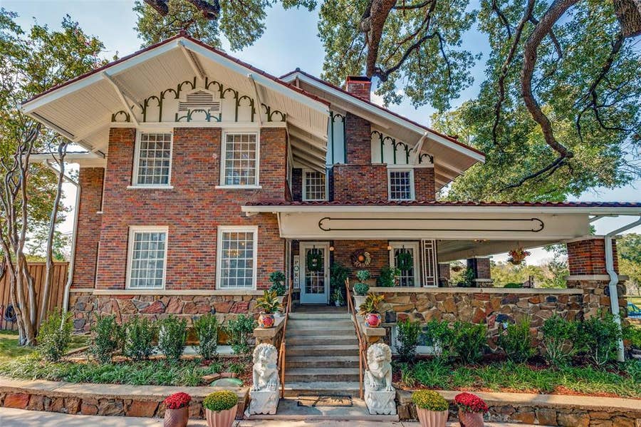 Property photo for 320 E 5th Street, Dallas, TX