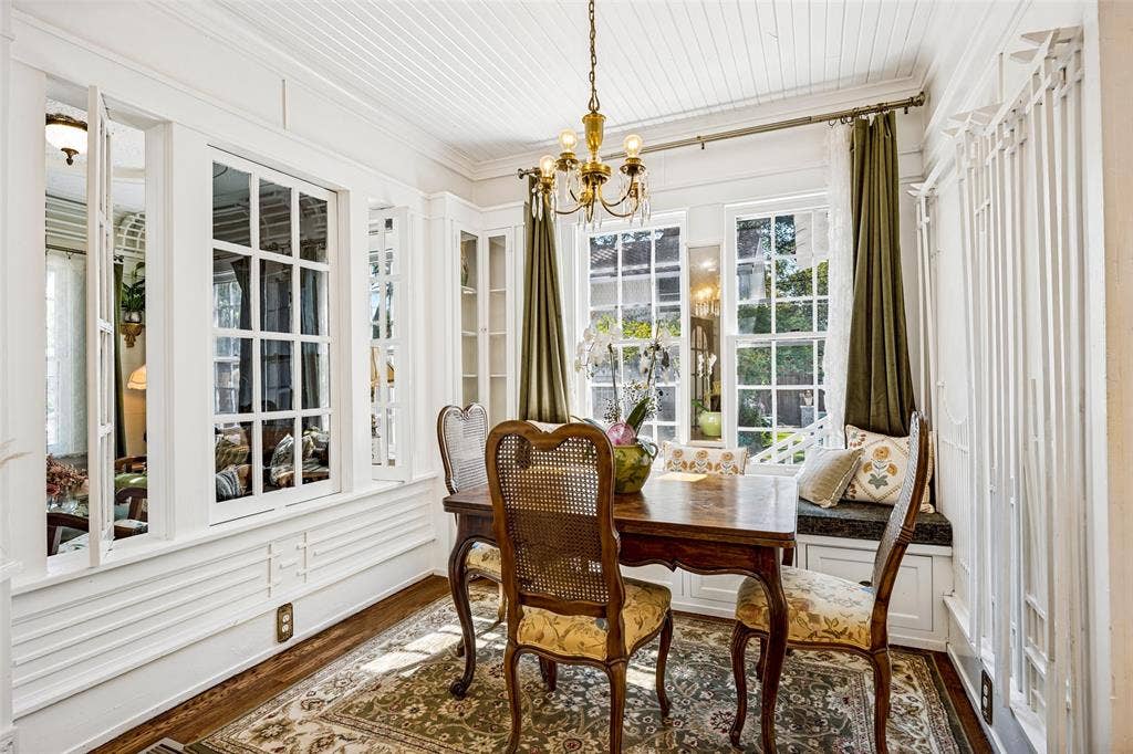 320 E 5th Street, Dallas, TX 75203 Wood-finish flooring, white paneled ceiling, and a built-in window bench