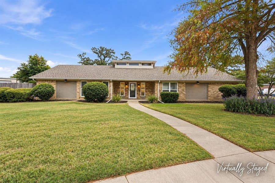 Property photo for 200 Lansford Drive, Benbrook, TX