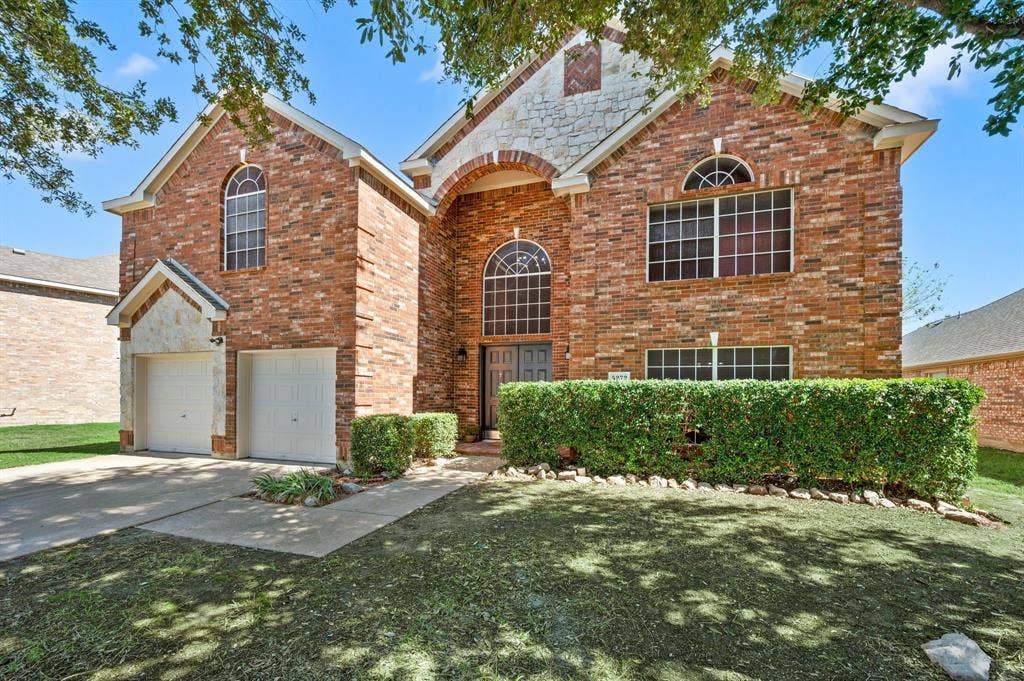 This home has been freshly painted inside and out.