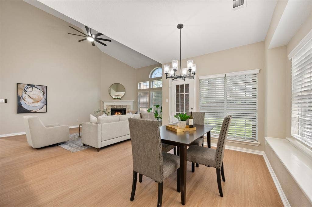 From casual meals to lively get-togethers, the connected breakfast & living areas offer a comfortable setting for everyday enjoyment.
