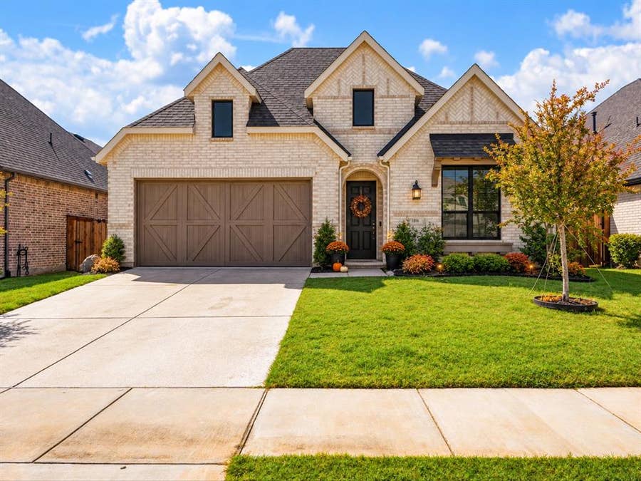 Property photo for 1806 Swayback Lane, Mansfield, TX