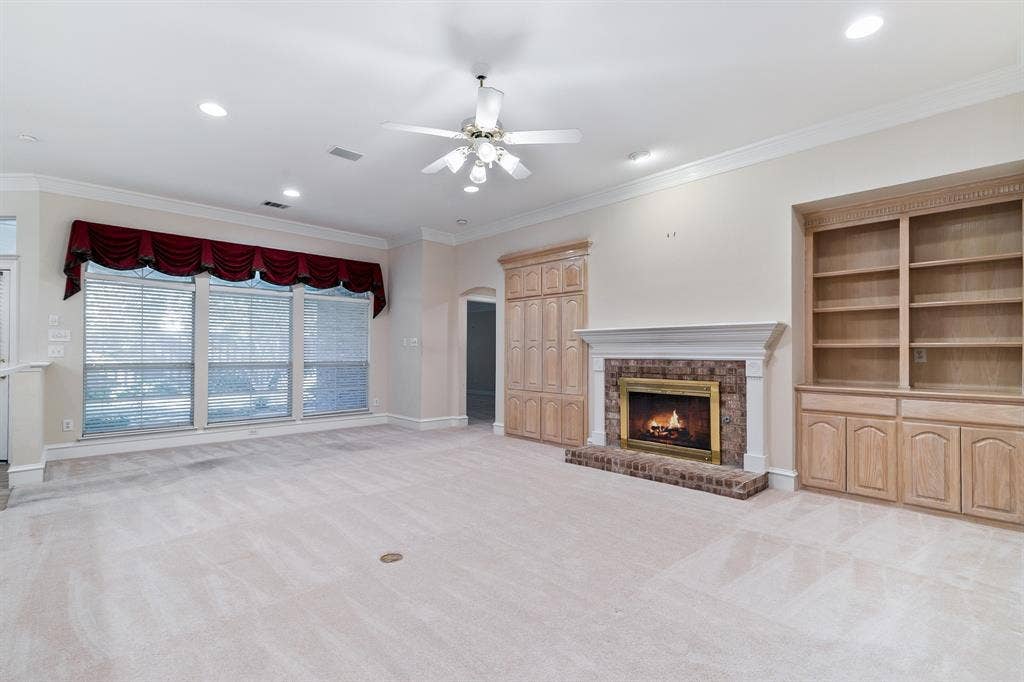 6216 Wolf Ridge Drive, Plano, TX 75024 Oversized living area