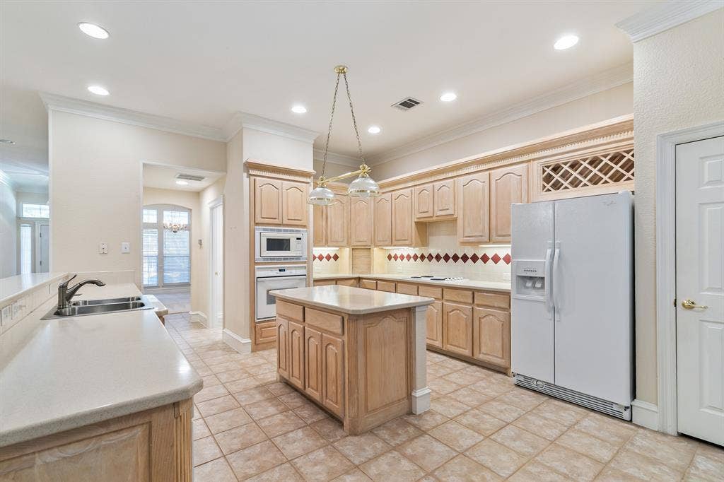 6216 Wolf Ridge Drive, Plano, TX 75024 6216 Wolf Ridge Drive, Plano, TX 75024