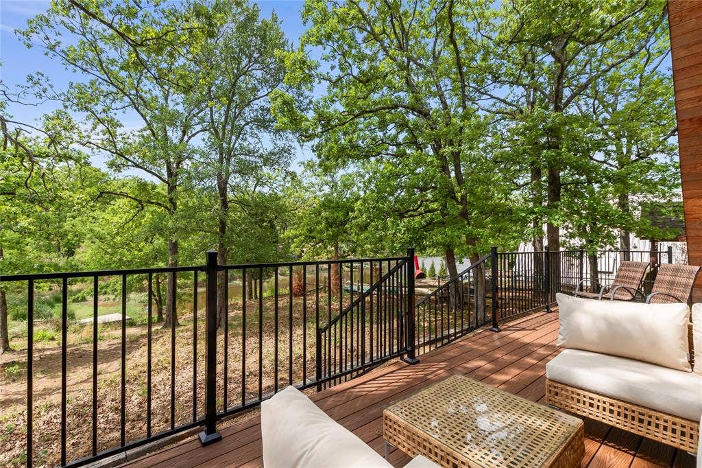 5706 Point Lavista, Malakoff, TX 75148 Back patio with access to pond