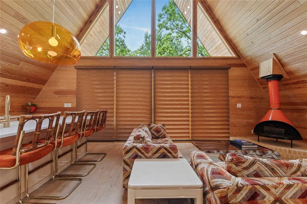 5706 Point Lavista, Malakoff, TX 75148 Custom Zebra blinds for living area