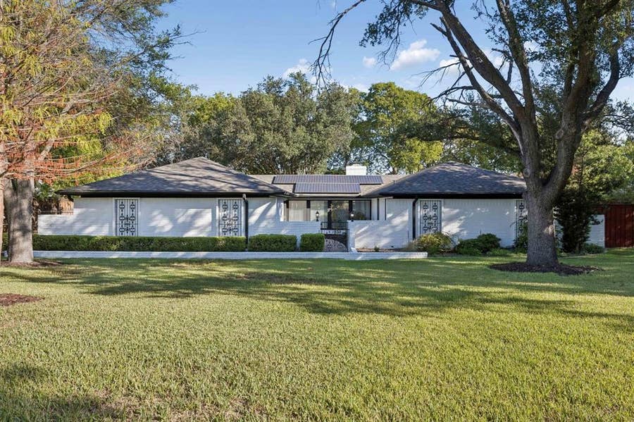 Property photo for 18 Legend Road, Benbrook, TX