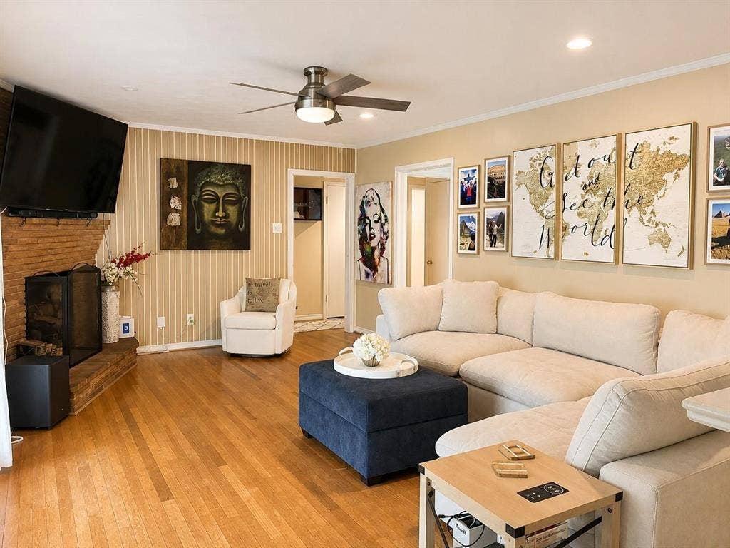 6755 E Mockingbird Lane, Dallas, TX 75214
