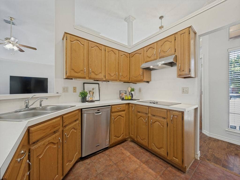 2705 Micarta Drive, Plano, TX 75025 2705 Micarta Drive, Plano, TX 75025