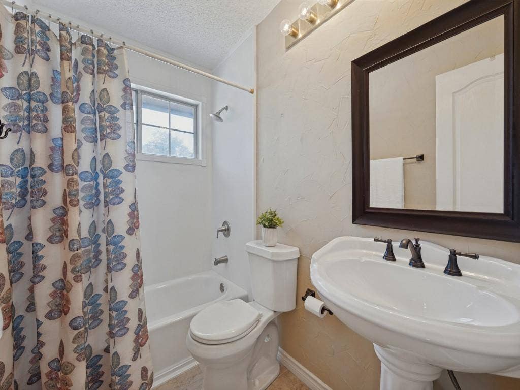 2705 Micarta Drive, Plano, TX 75025 2705 Micarta Drive, Plano, TX 75025