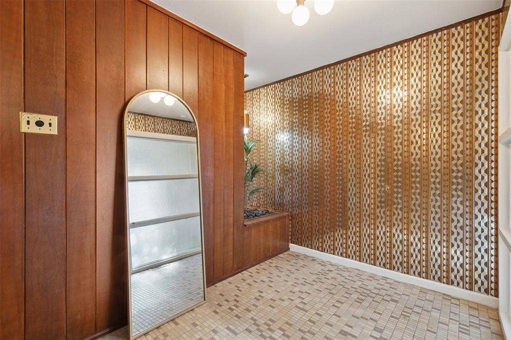 1747 W Red Bird Lane, Dallas, TX 75232 1747 W Red Bird Lane, Dallas, TX 75232