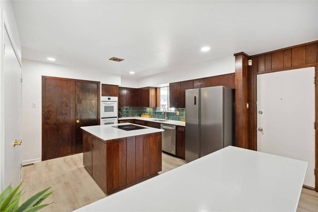 1747 W Red Bird Lane, Dallas, TX 75232 1747 W Red Bird Lane, Dallas, TX 75232
