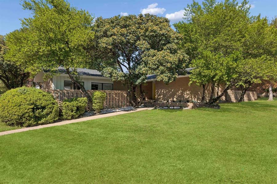 Property photo for 1747 W Red Bird Lane, Dallas, TX