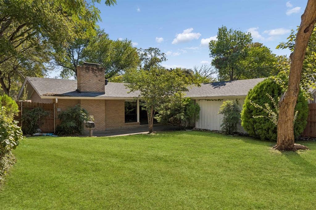 1747 W Red Bird Lane, Dallas, TX 75232 1747 W Red Bird Lane, Dallas, TX 75232