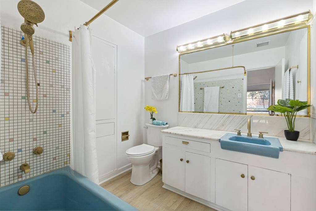 1747 W Red Bird Lane, Dallas, TX 75232 1747 W Red Bird Lane, Dallas, TX 75232
